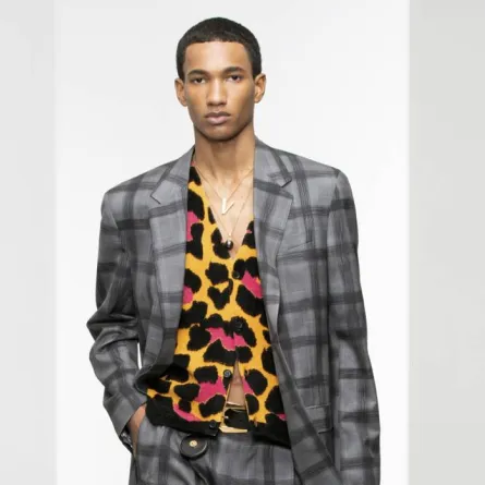 أزياء مزيّنة بالمربّعات للرجل