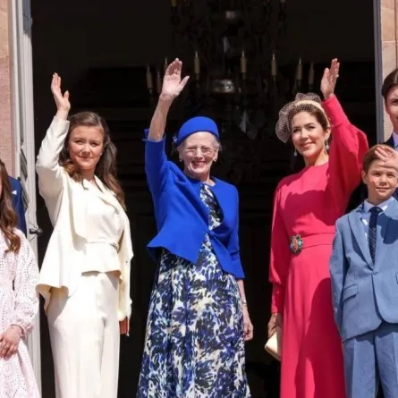 الأميرة مارغريت تتوسط ابنها وزوجته وأحفادها- الصورة من حساب البيت الملكي الدنماركي على إنستغرام