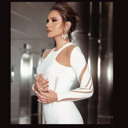 مجوهرات مرصوفة بعرق اللؤلؤ والأحجار الكريمة من وحي ديما قندلفت