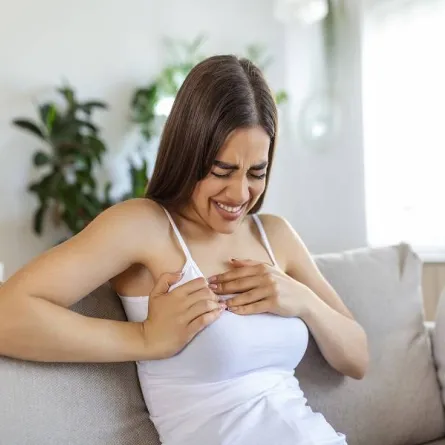  علامات سرطان الثدي الشرس