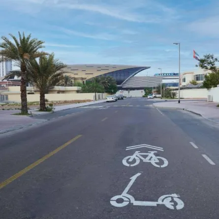 هيئة الطرق والمواصلات في دبي تعلن تشغيل "السكوتر" الكهربائي في 11 منطقة سكنية جديدة. الصورة من مكتب دبي الإعلامي