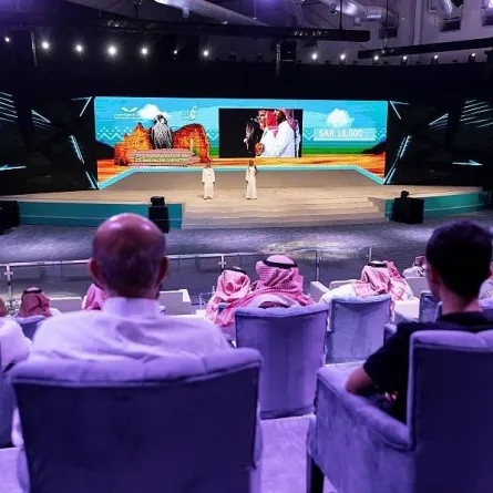 بيع ثلاثة صقور بمبلغ 223 ألف ريال. الصورة من "واس"