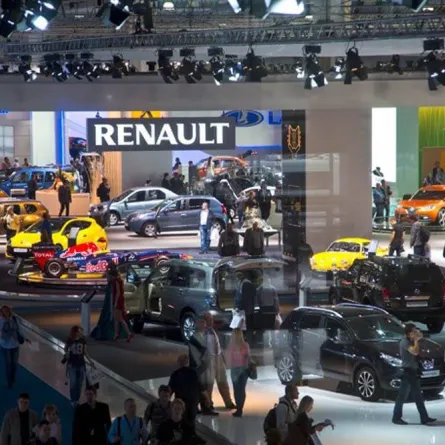 معرض باريس للسيارات في دورته الجديدة : رينو وجيب يتحولان إلى الكهرباء