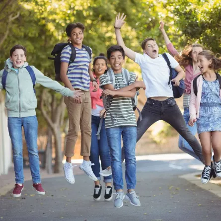 صورة لعبث المراهقين