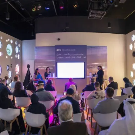 مشاركة خبراء عالميين ومؤسسات دولية. الصورة من مكتب دبي الإعلامي