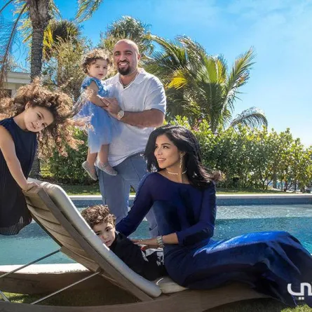 ريما فقيه مع عائلتها- تصوير- محمد سيف- الصورة حصرية لمجلة «سيدتي»