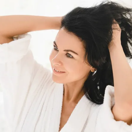 طريقة تجفيف الشعر بعد الاستحمام بدون استشوار