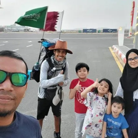 مشيًا على الأقدام.. رحّالة سعودي يروي تفاصيل رحلته إلى قطر لحضور المونديال - الصورة من حسابه الشخصي على تويتر