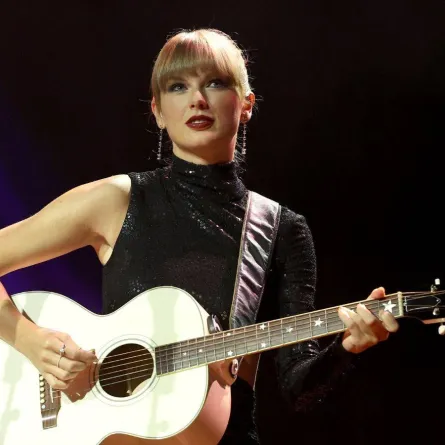    NSAI Songwriter-Artist of the Decade honoree, Taylor Swift performs onstage during NSAI 2022 Nashville Songwriter Awards at Ryman Auditorium on September 20, 2022 in Nashville, Tennessee.   Terry Wyatt/Getty Images/AFP