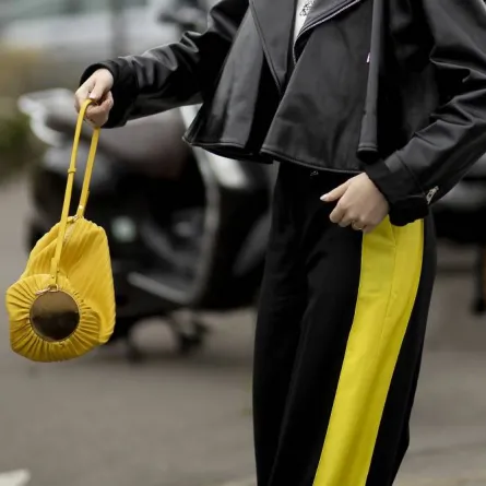 موديلات حقائب باللون الأصفر