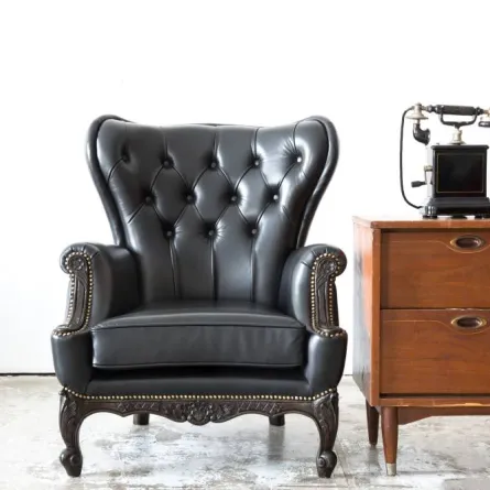 أريكة جانبيّة مصنوعة من الجلد الصناعي 