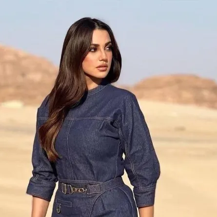 درة زروق - صورة من حسابها على فيسبوك