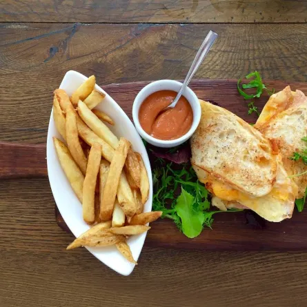 أطعمة تؤدي إلى الاكتئاب.. يمكنكِ الابتعاد عنها بسهولة