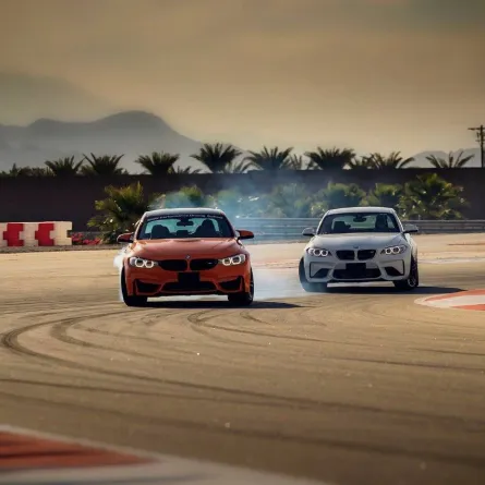 أوفرستير.. أندرستير.. أثناء قيادة السيارة وسبب حدوثهما