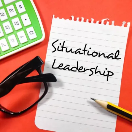 القائد يخصص أسلوبًا في القيادة وفق مستوى تطور كلّ عضو في الفريق