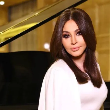 إليسا - صورة من حسابها على فيسبوك