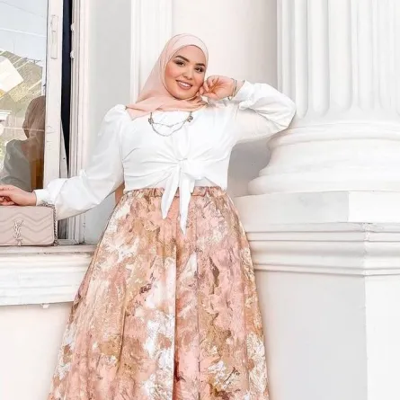 الحجاب الوردي بأسلوب مدوّنات الموضة