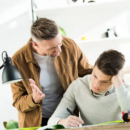 صورة للصراخ على المراهق