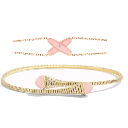 مجوهرات مرصوفة بالأوبال لإطلالة أنثوية ناعمة لعروس شهر أكتوبر الوردي