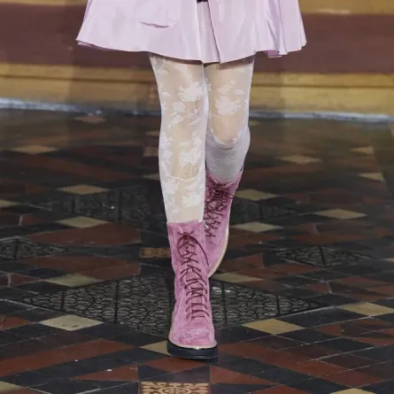 موديلات أحذية باللون الوردي