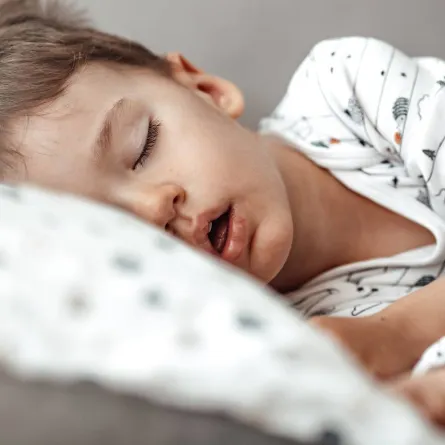 صورة لطفل غير قادر على التنفس