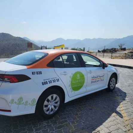 "أجرة الشارقة" تزيد من أسطولها للمركبات الهجينة في المنطقة الشرقية 65 %. الصورة من "وام"