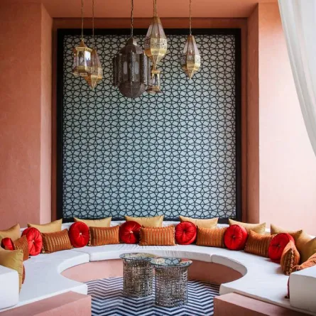 كيفيّة تطبيق الديكورات المغربيّة في المجالس؟