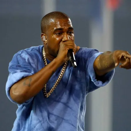  TORONTO, ON - JULY 26: Kanye West preforms during the closing ceremony on Day 16 of the Toronto 2015 Pan Am Games on July 26, 2015 in Toronto, Canada. Ezra Shaw/Getty Images/AFP EZRA SHAW / GETTY IMAGES NORTH AMERICA / Getty Images via AFP