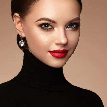 كيفية تطبيق مكياج العيون الذهبي بشكل مثالي؟