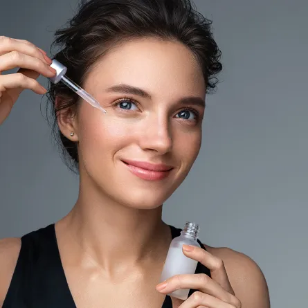 أفضل سيروم لتفتيح البشرة في الخريف وفقاً للاختصاصيين