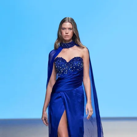 فستان سهرة طويل باللون الأزرق من مينا تلال Mena Talal