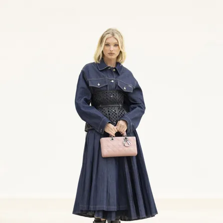 التنورة الجينز لخريف 2022 من ستريت فاشن Street Fashion