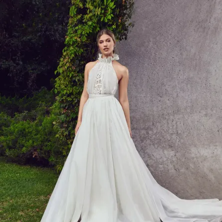 فستان زفاف بياقة عالية من نادية مانجاريز Nadia Manjarrez