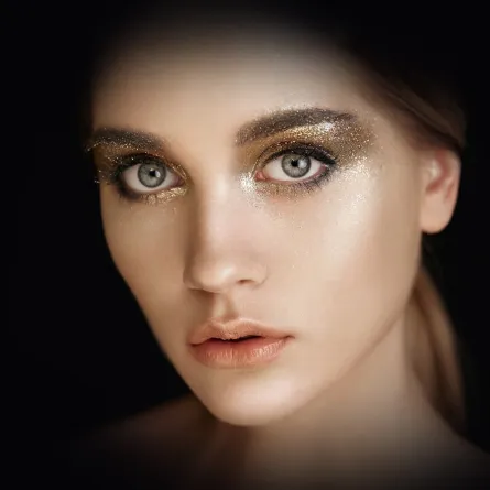 مكياج عيون جليتر لعروس خريف 2022