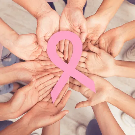 صورة تعبيرية عن محاربة سرطان الثدي