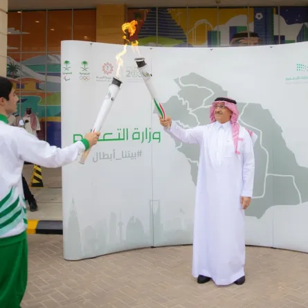 وزير التعليم يستقبل شعلة دورة الألعاب السعودية 2022 - الصورة من حساب الوزارة على تويتر