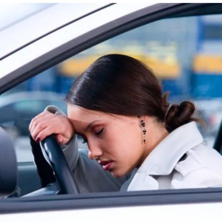 تغلبي على النعاس أثناء القيادة بهذه الطريقة 