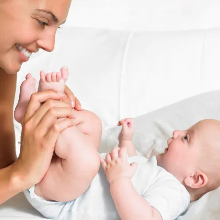 العلاقة بين إمساك الرضع والحليب الصناعي