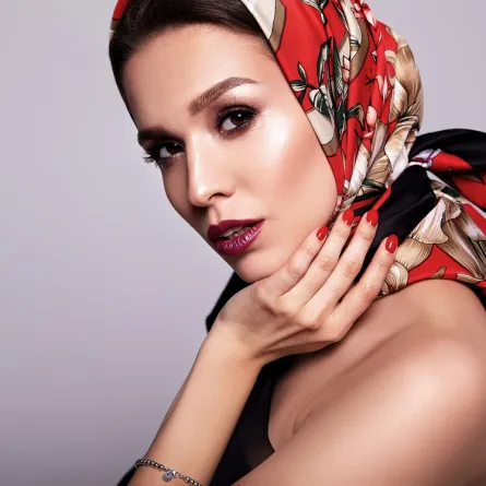 ألوان أحمر شفاه عنابي لخريف 2022