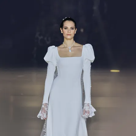 فساتين زفاف بياقة مربّعة