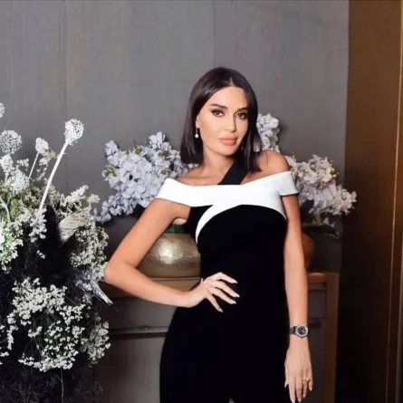 إطلالات النجمات بالأبيض والأسود