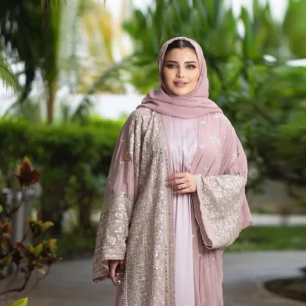 موديلات عبايات مطرّزة بالشك