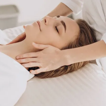 ‎علاج تجاعيد الرقبة بالزيوت