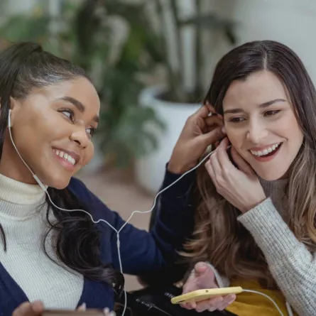 كيف تقوّي علاقاتك الاجتماعية