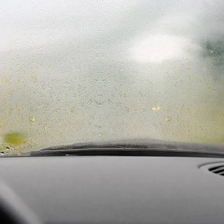 التعامل مع ضباب زجاج السيارة