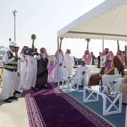 أمير منطقة مكة يقف ميدانيًا على مشروع تطوير الواجهة البحرية بأبحر