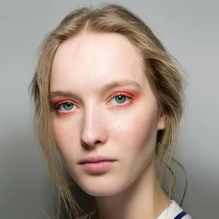 طريقة تطبيق مكياج مشمشي فاتح