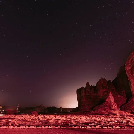 فعاليات مهرجان الممالك القديمة "مساء عكمة" - الصورة من موقع الرسمي لحظات العلا