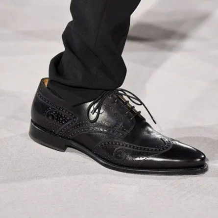 حذاء يليق بالمناسبات الفاخرة من كوشيك فيليندرا «Kaushik Velendra»