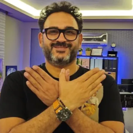 أكرم حسني -الصورة من حسابه على الانستغرام